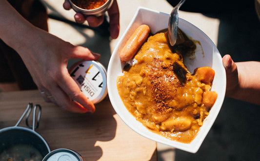 キャンプで作る「シン レトルトカレー」